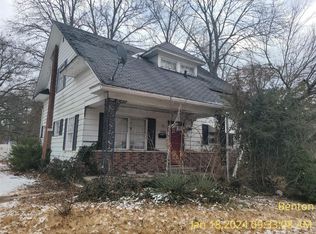 1108 S Main St, Benton, IL 62812