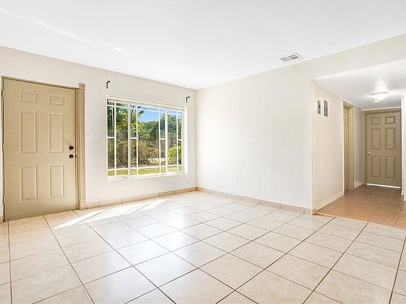 4th image of 64 N Alder Dr