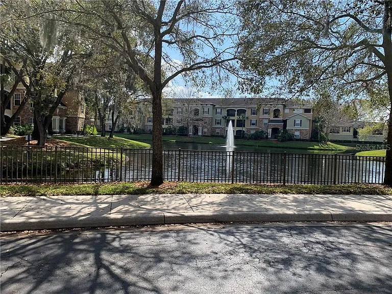 2402 Courtney Meadows Ct #101 — Photo 33