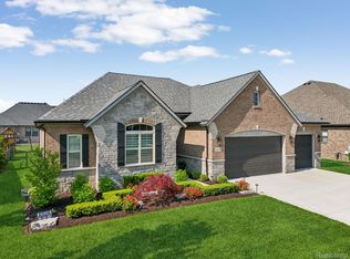 21959 Majestic Dr E, Macomb, MI 48044