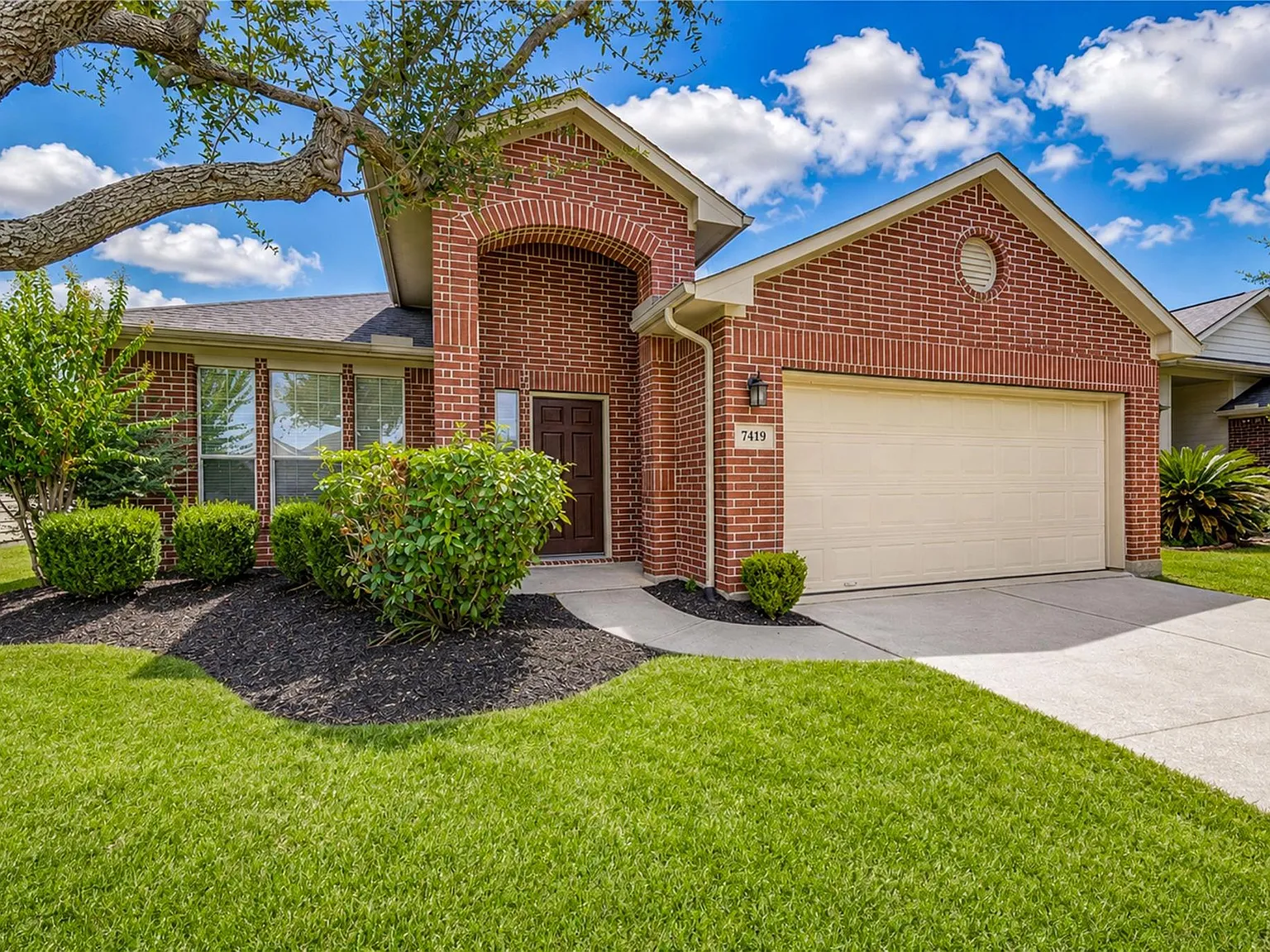 3 bed, 2.0 bath, 1844 sqft, $2,200 — Photo 4