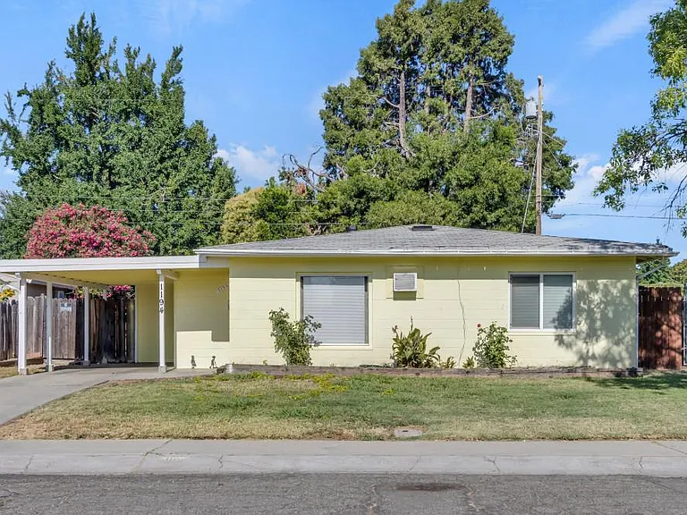 1194 Rosemary Ln — Photo 1