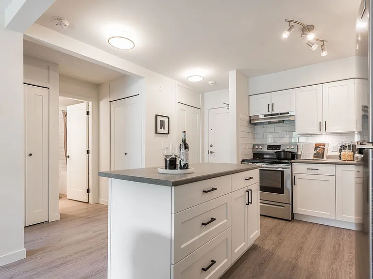 2441 Countess St — Photo 4