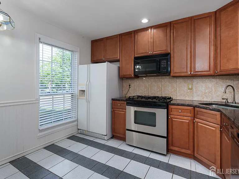 357 Hadleigh Ln — Photo 4