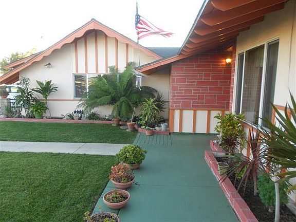 5th image of 7951 Gardenia Dr