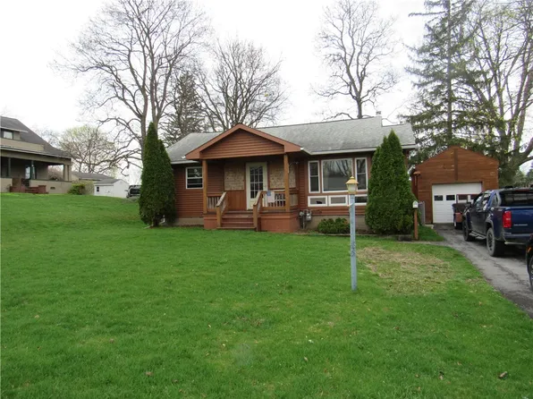 151 Bryant Ave, Newark, NY 14513