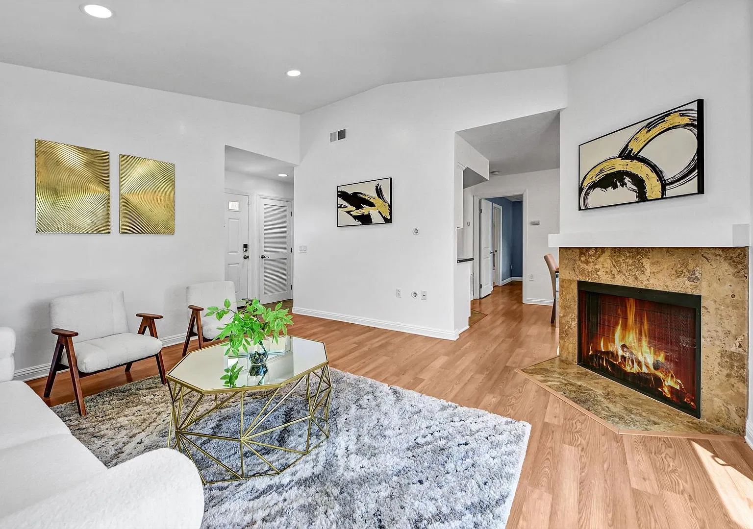 Beautiful Upper-Level Corner Condo, Dual Primary Suites & Resort-Style Amenities with Washer and ... — Photo 2