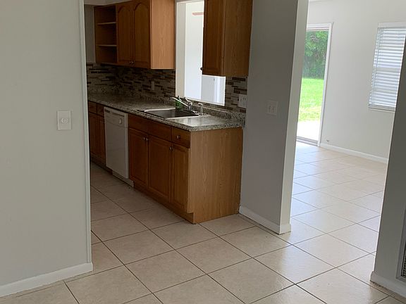 4th image of 458 SE Galleon Ln