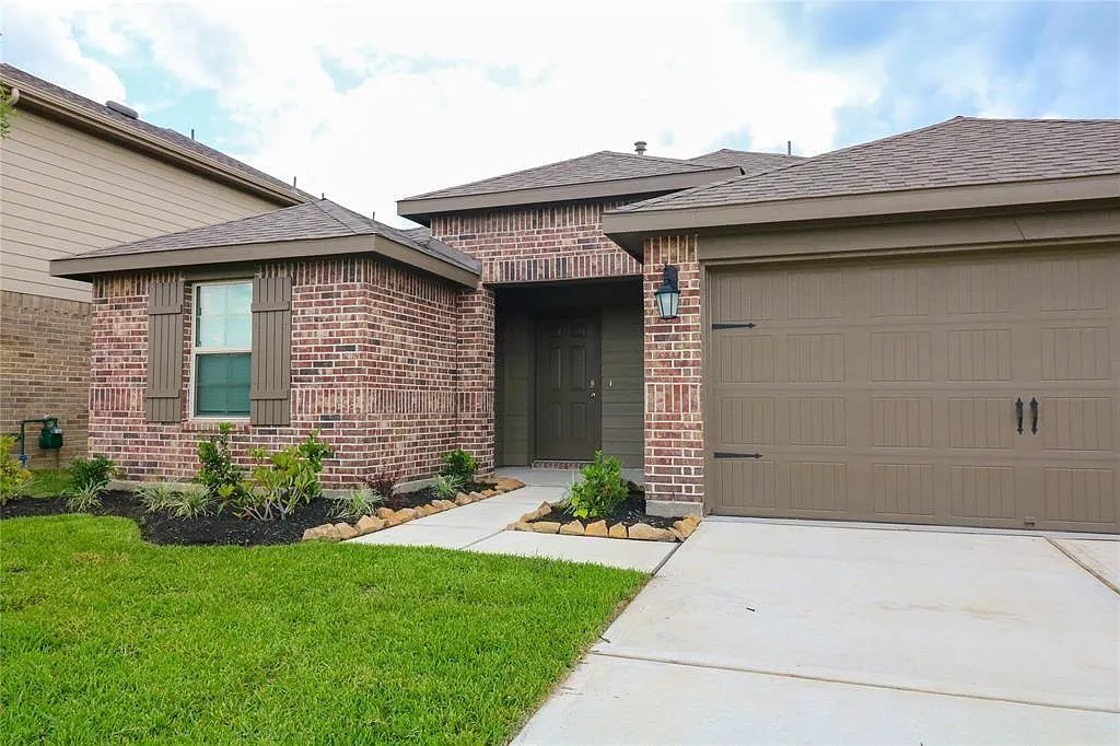 3 bed, 2.0 bath, 1594 sqft, $2,400 — Photo 2
