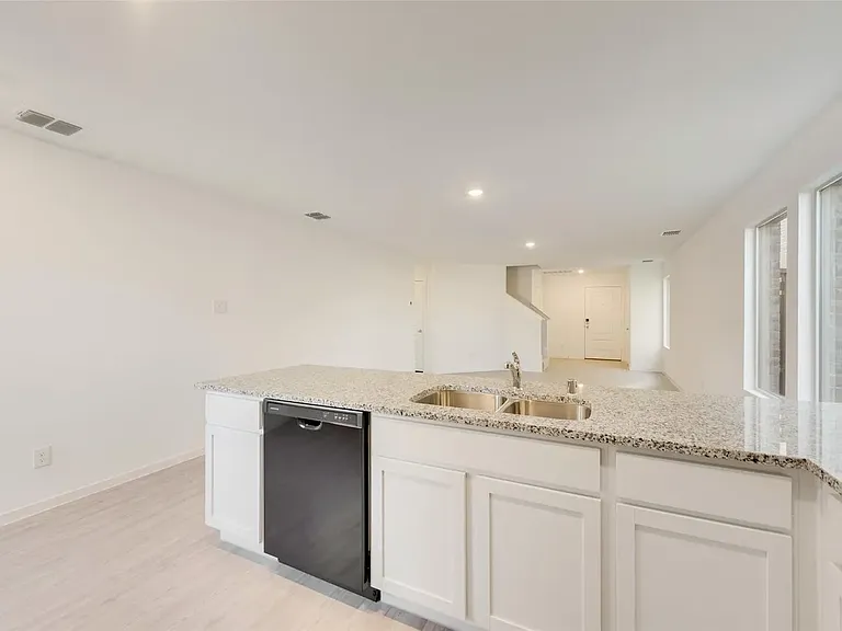 233 Ashbrook St — Photo 3