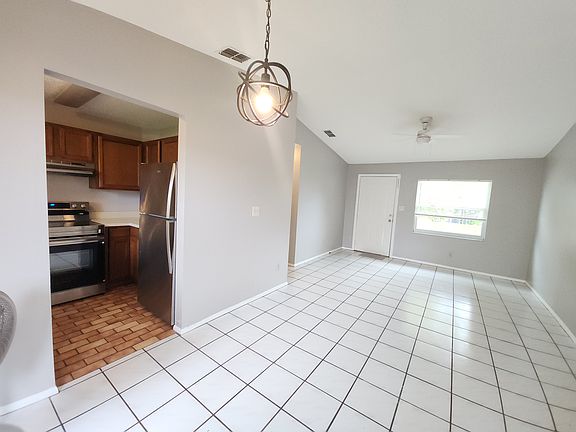 2nd image of 1140 Plaza Comercio NE APT 2