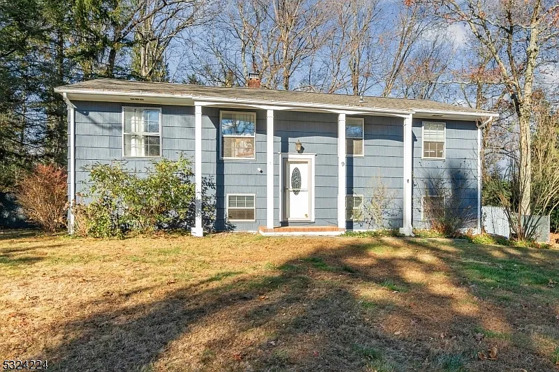 9 Cindy Ln photo 1