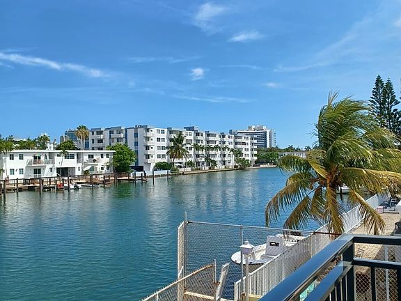 3rd image of 8001 N Crespi Boulevard #2c