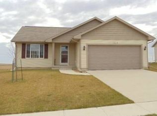 1215 Prairie Rose Dr SW, Cedar Rapids, IA 52404