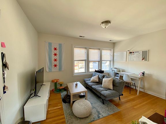 4th image of 2415 W Montrose Ave APT 3R