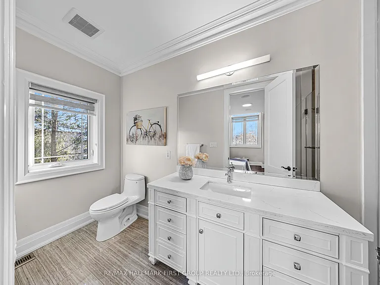 752 Hillview Cres — Photo 18
