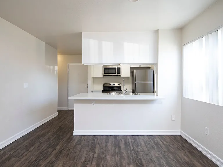 Mission Pacific Apartments — Photo 41