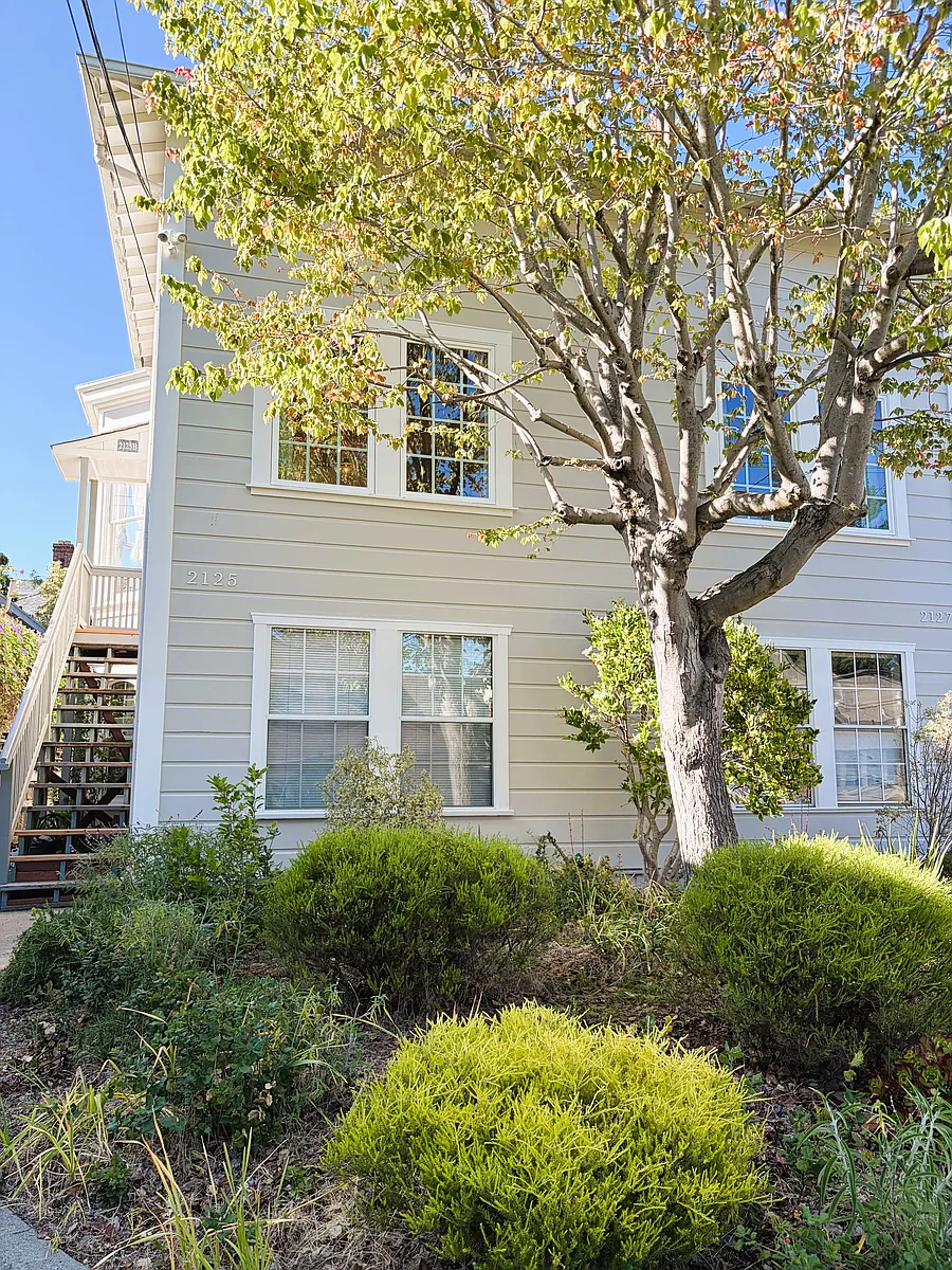 Building Photo - 2125 Cedar St #B