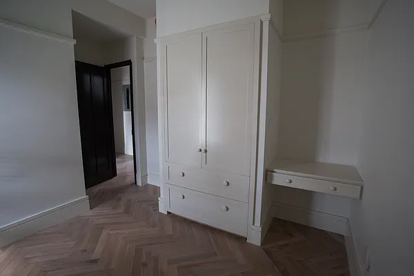 Rented by Living Room NY Corp | media 16