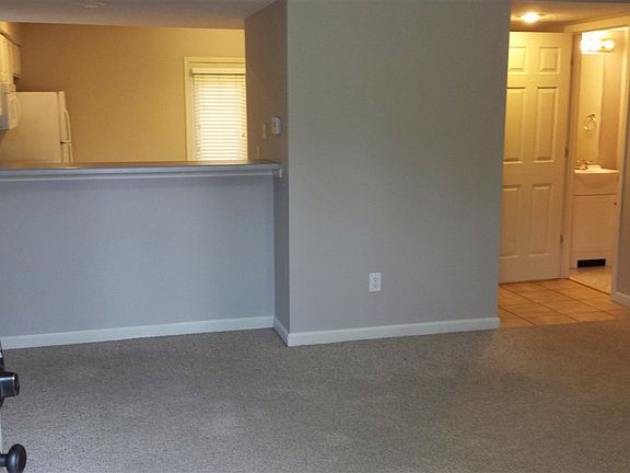 3rd image of 3321 S Oaklawn Cir