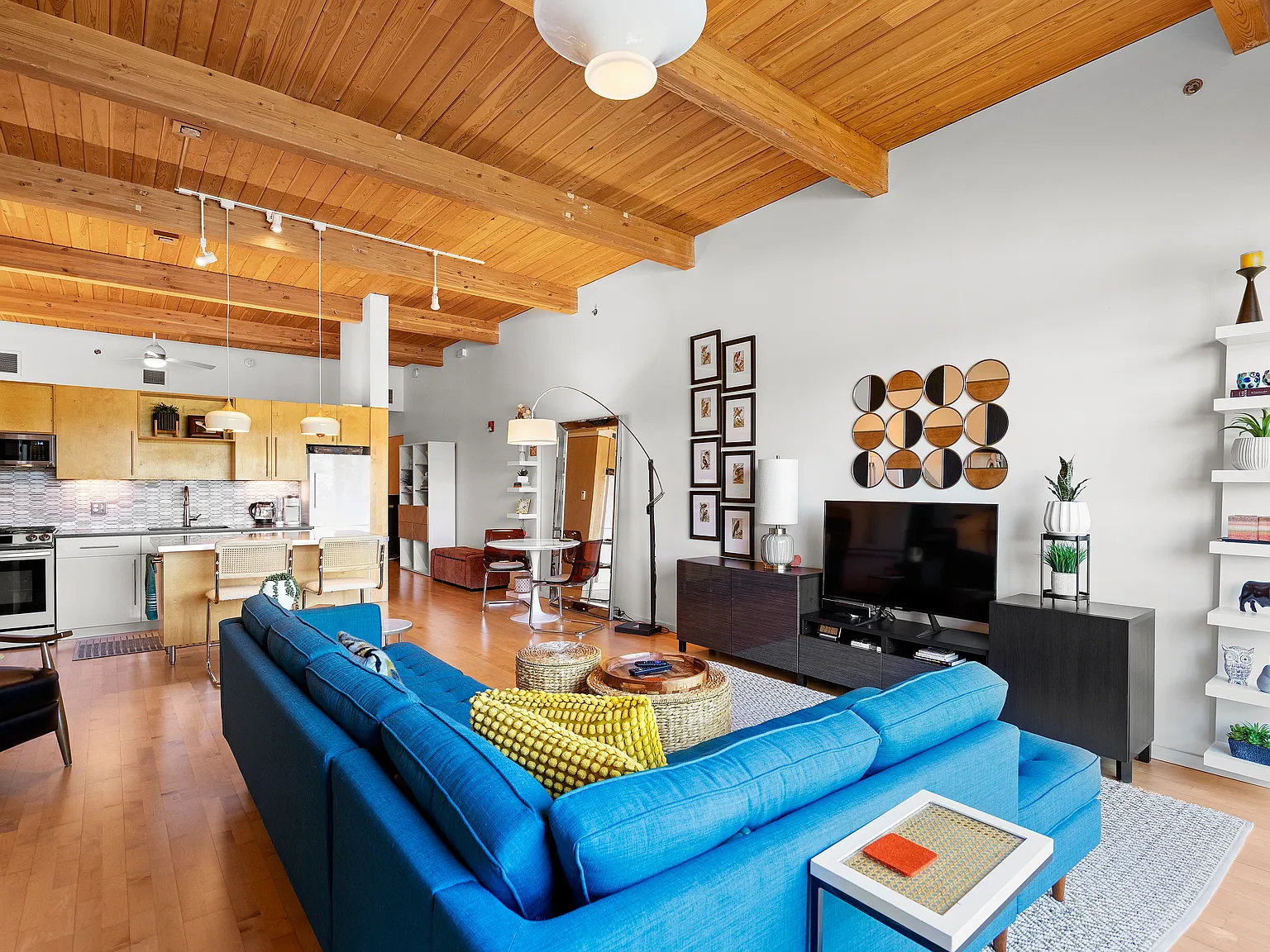 1 bed, 990 sqft, $3,200 — Photo 3