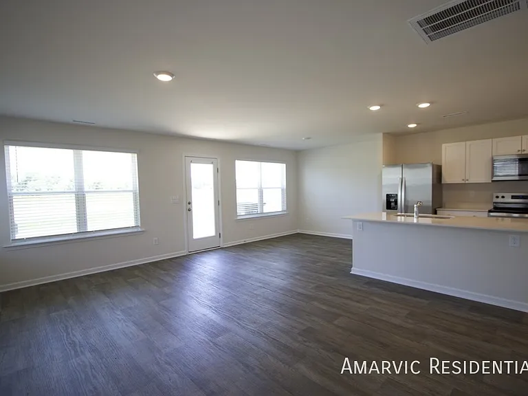 175 Seymour Village Dr — Photo 3