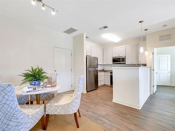 3rd image of 165 W Mulberry Blvd #2501