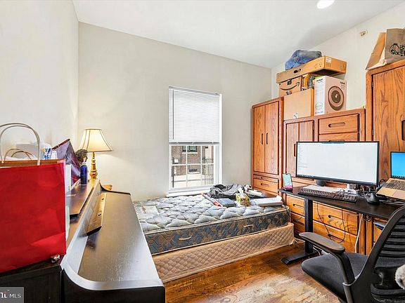 4th image of 1218 Hope St