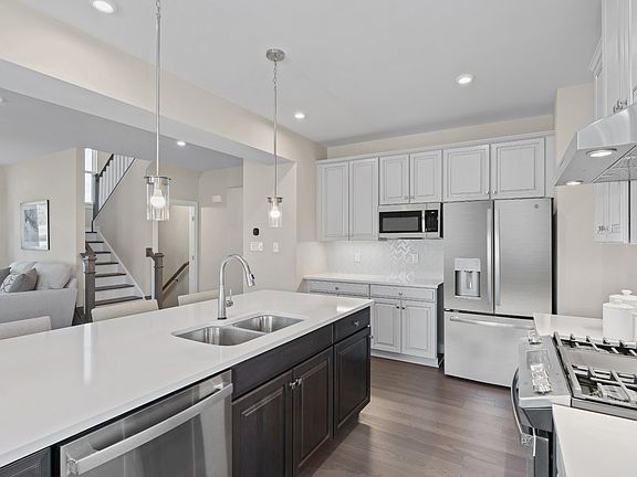 4th image of 2423 Paddock Park