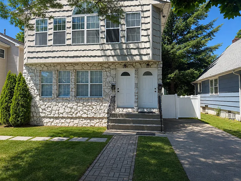 57 Dunwood Rd — Photo 1
