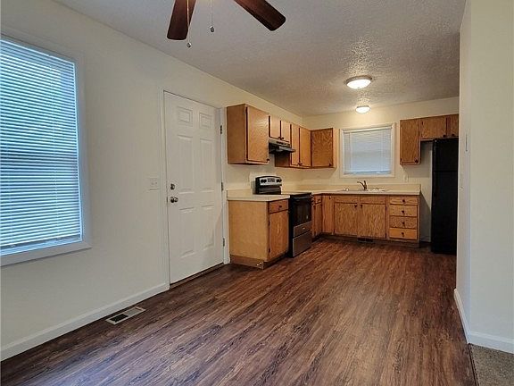 5th image of 440 Lucy St