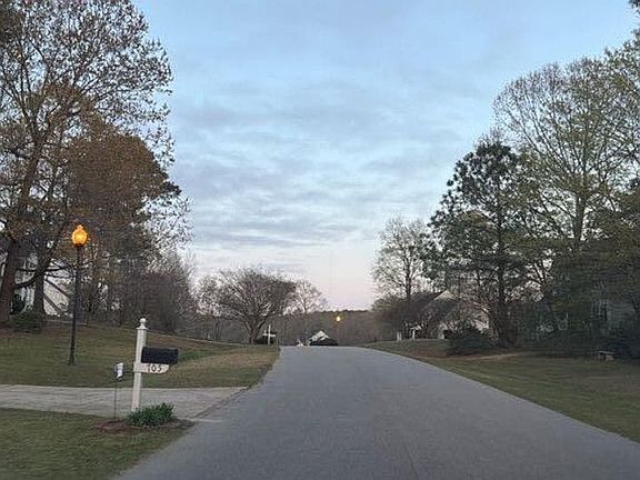 5th image of 720 Raymond Dr