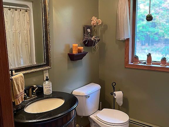 Full bath - Main Floor