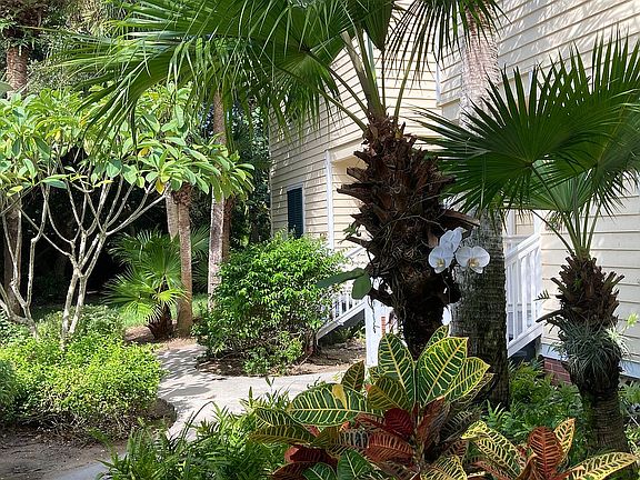 2nd image of 1260 Palmetto Ct