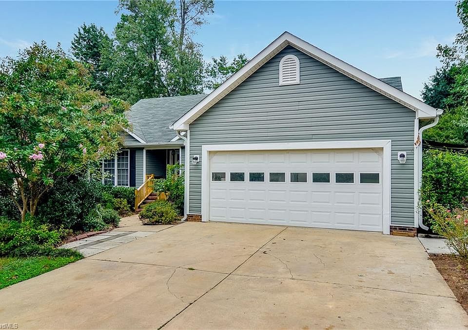 1st image of 3114 Southhampton Dr