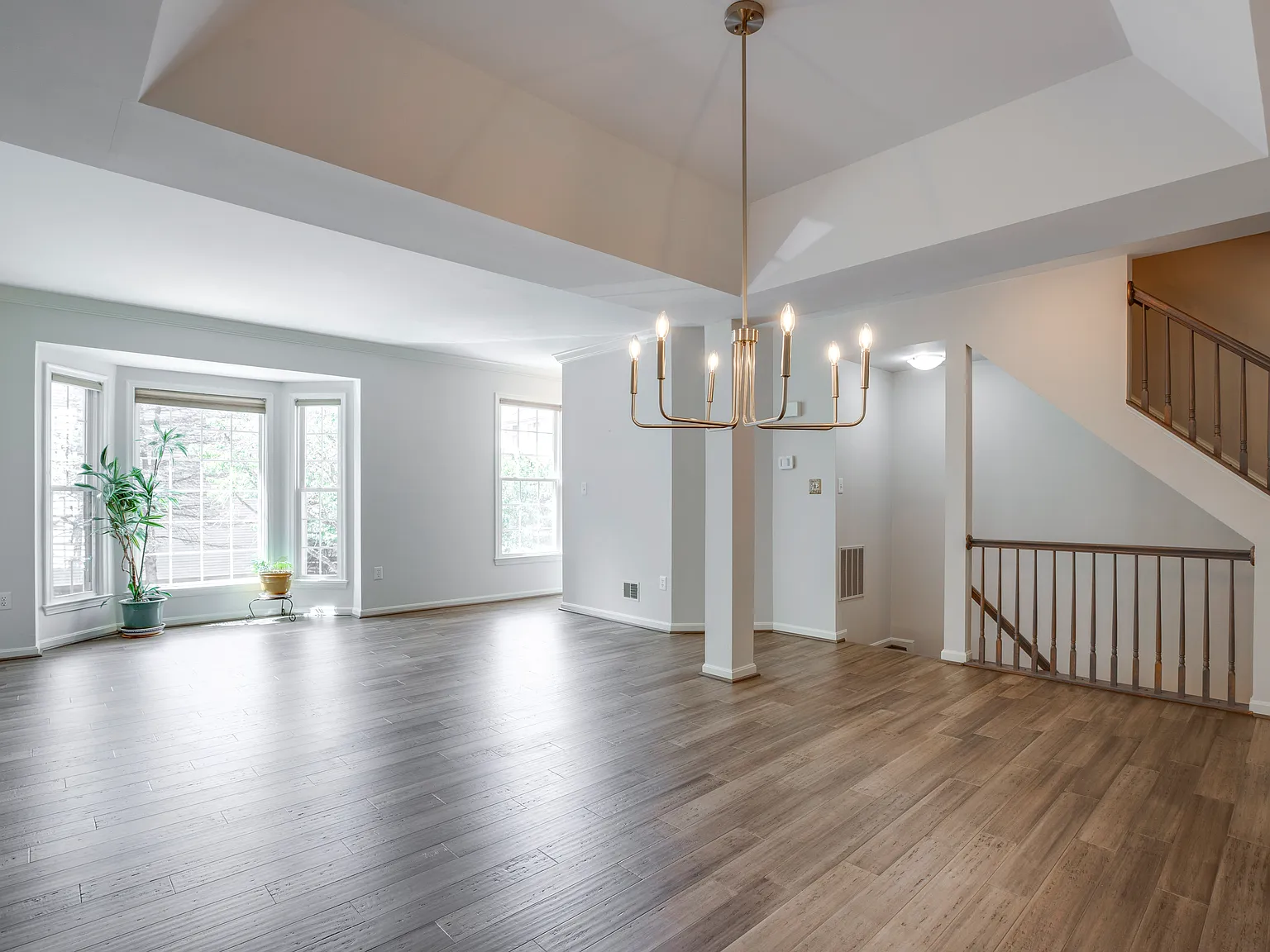 3 bed, 2062 sqft, $4,100 — Photo 2