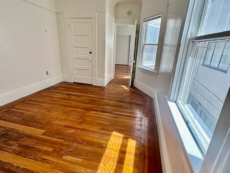 2512 L St #7 — Photo 4