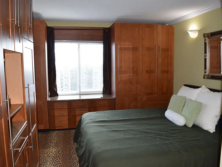 8350 Greensboro Dr #1017 — Photo 6