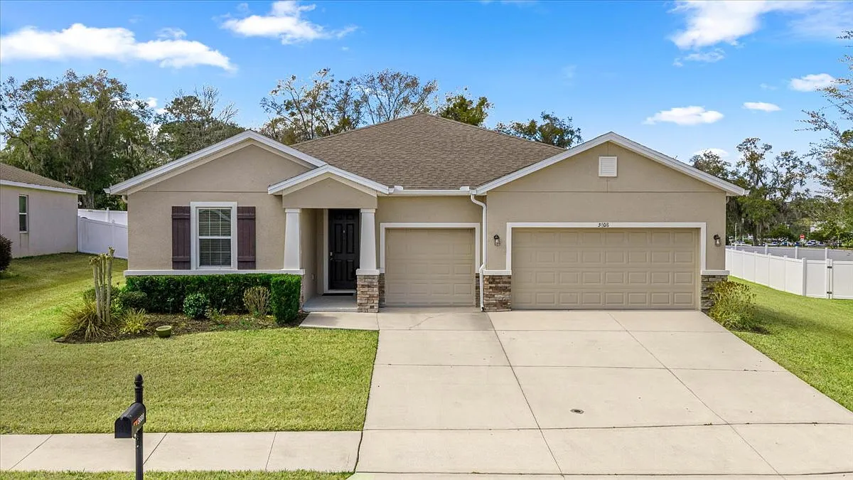 4 bed, 3.5 bath, $2,350 — Photo 1