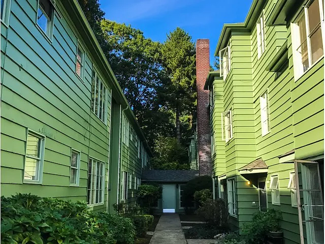 Interior Courtyard - Grace Apartments I
