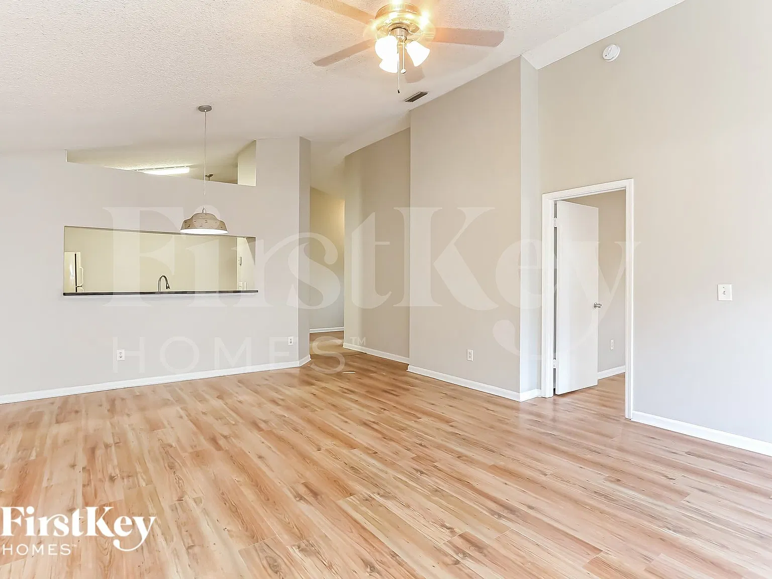 3 bed, 2.0 bath, 1256 sqft, $2,445 — Photo 3