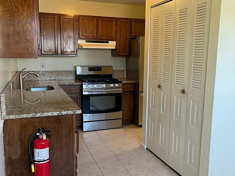 133 River Bank Dr — Photo 2