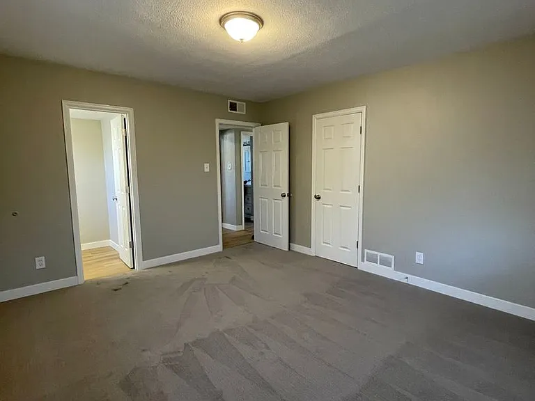 890 Revere St — Photo 17