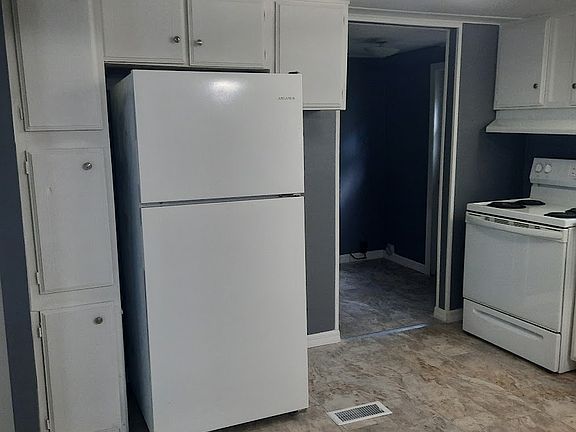 Kitchen with Refrigerator & Stove