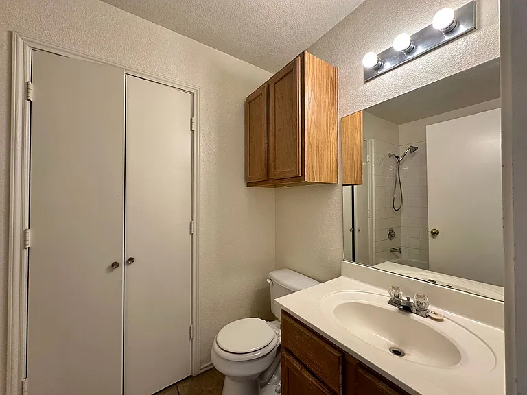 5910 Greengate — Photo 15