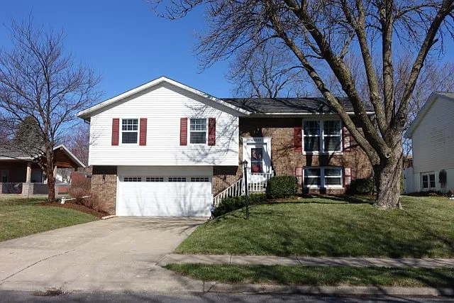 1525 W Queens Court Rd photo 1