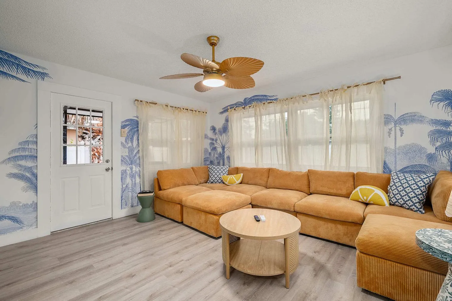 4 bed, 2.0 bath, 1819 sqft, $10,066 — Photo 4