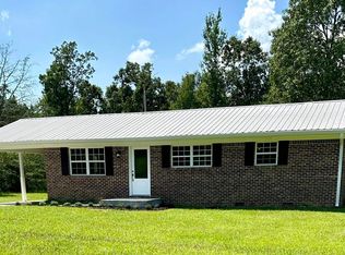 6 Woodland Dr, Centre, AL 35960