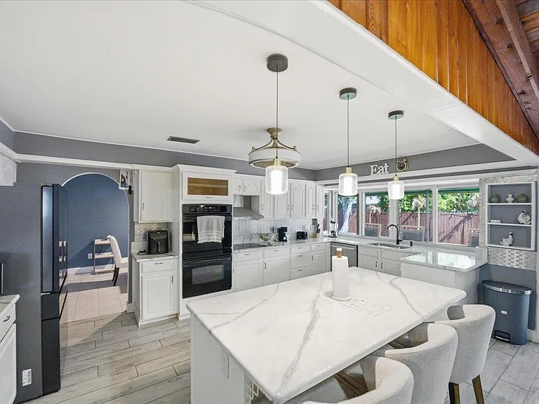 1326 SW Bartell Ave — Photo 20