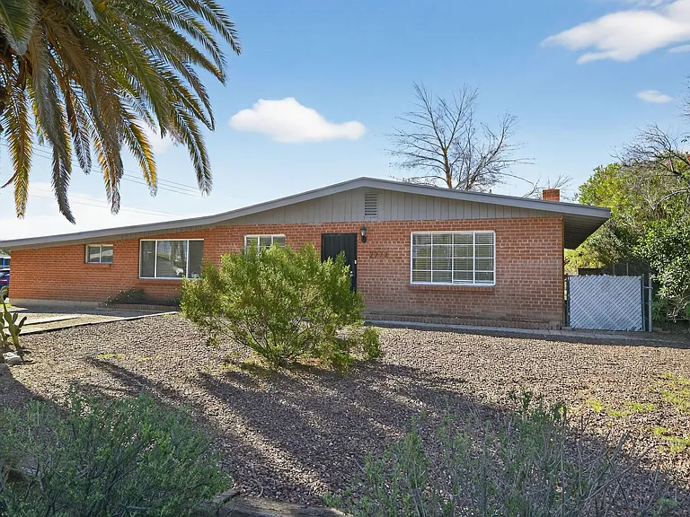 2272 E. Blacklidge Dr. — Photo 8